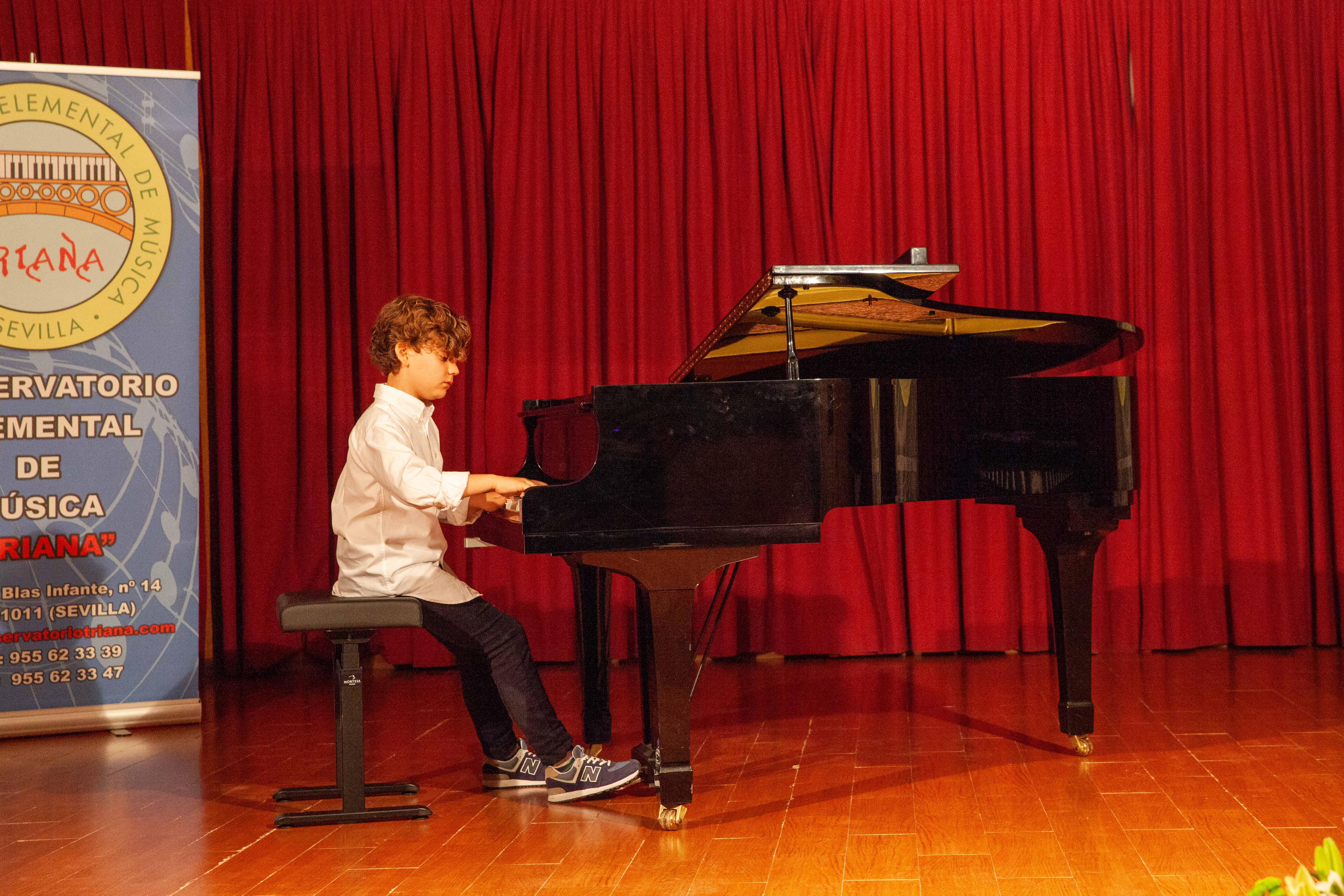 Alejandro Castaño Merino (piano)